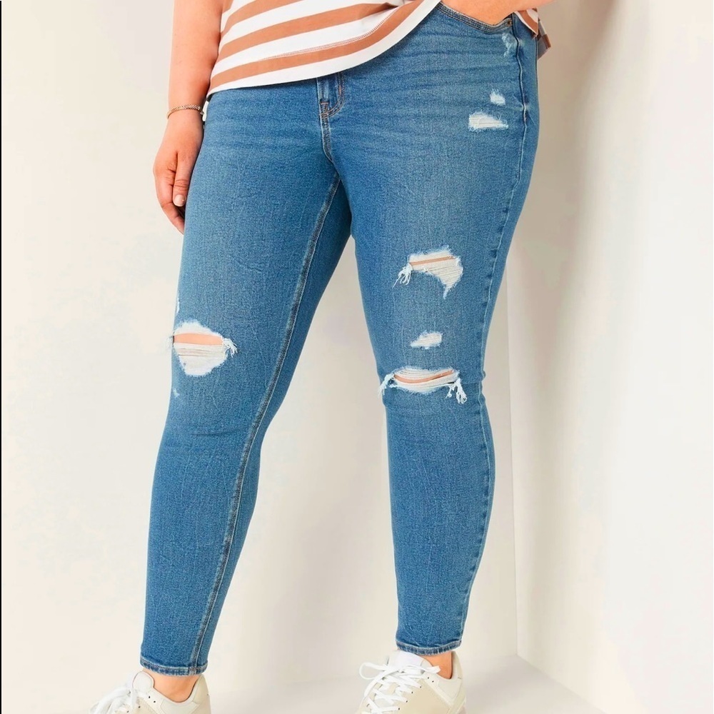 NWT OLD NAVY Mid-Rise Distressed Rockstar Super Skinny Jeans Size 2